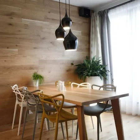 Stylish 2-br Apartment, 100 Sqm ǀ Ac, Free Parking, Terrace Bratislava