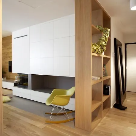 דירה Stylish 2-br Apartment, 100 Sqm ǀ Ac, Free Parking, Terrace