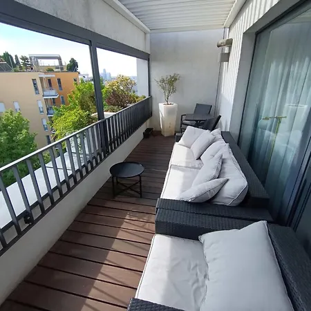 Apartment Stylish 2-br Apartment, 100 Sqm ǀ Ac, Free Parking, Terrace Bratislava