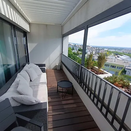 Apartment Stylish 2-br Apartment, 100 Sqm ǀ Ac, Free Parking, Terrace *