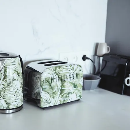 דירה Stylish 2-br Apartment, 100 Sqm ǀ Ac, Free Parking, Terrace