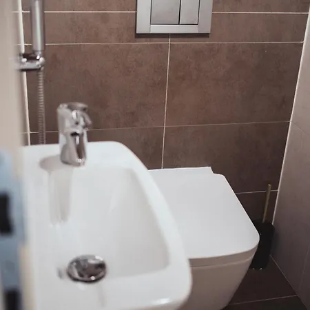 דירה Stylish 2-br Apartment, 100 Sqm ǀ Ac, Free Parking, Terrace *