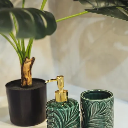 Stylish 2-br Apartment, 100 Sqm ǀ Ac, Free Parking, Terrace Daire Bratislava