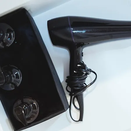 Daire Stylish 2-br Apartment, 100 Sqm ǀ Ac, Free Parking, Terrace *