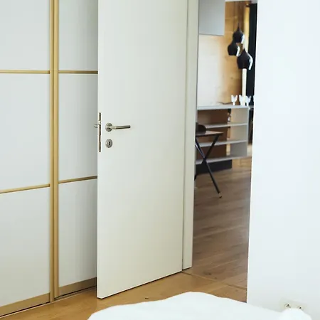 Stylish 2-br Apartment, 100 Sqm ǀ Ac, Free Parking, Terrace *