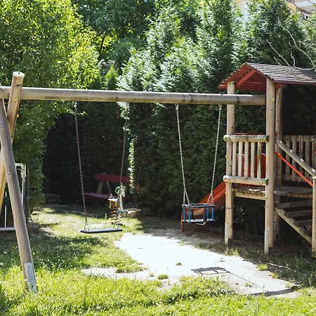 Stylish 2-br Apartment, 100 Sqm ǀ Ac, Free Parking, Terrace Apartament