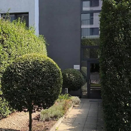 Stylish 2-br Apartment, 100 Sqm ǀ Ac, Free Parking, Terrace Daire Bratislava