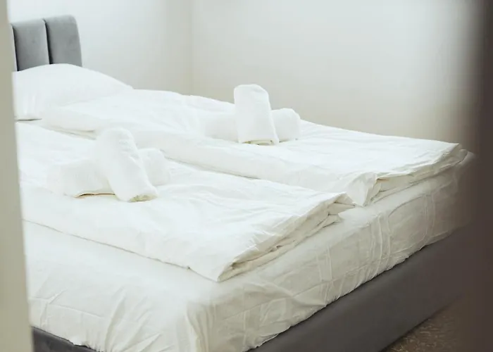 Stylish 2-br Apartment, 100 Sqm ǀ Ac, Free Parking, Terrace Apartamento
