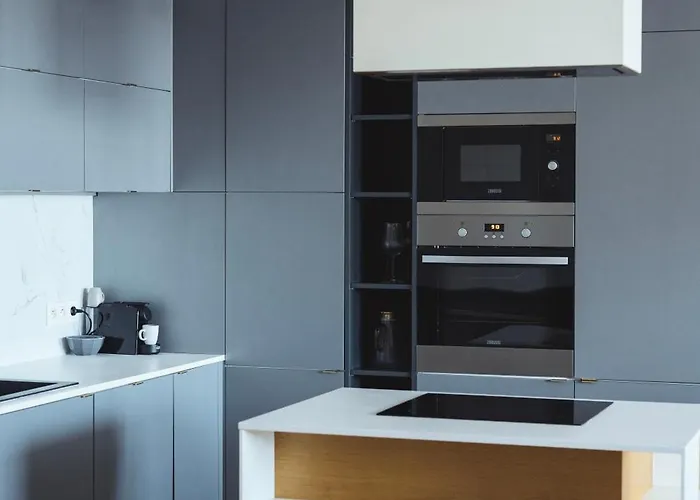 Stylish 2-br Apartment, 100 Sqm ǀ Ac, Free Parking, Terrace Apartament
