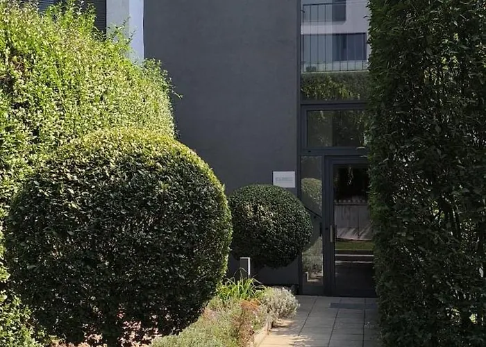 Stylish 2-br Apartment, 100 Sqm ǀ Ac, Free Parking, Terrace Apartamento Bratislava