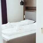 Apartment Stylish 2-br Apartment, 100 Sqm ǀ Ac, Free Parking, Terrace Bratislava