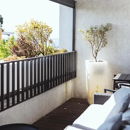 Stylish 2-br Apartment, 100 Sqm ǀ Ac, Free Parking, Terrace Apartman Pozsony